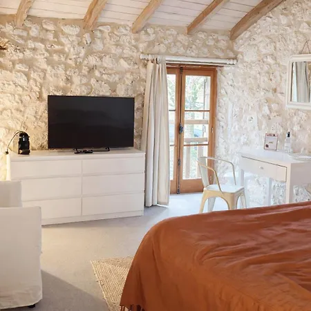 Le Mas Brantome Bed & Breakfast 4*